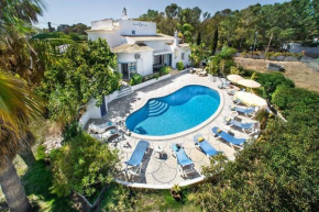 Villa Cabrita, Superb location, large villa, walk to restaurants, supermarkets beach